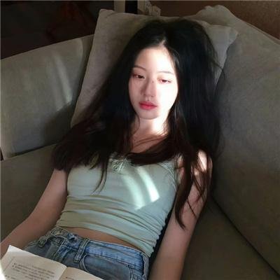 三个摩登女性
